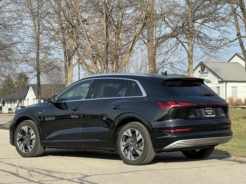 Used 2023 Audi e-tron Premium Plus w/ Premium Plus Package image 3
