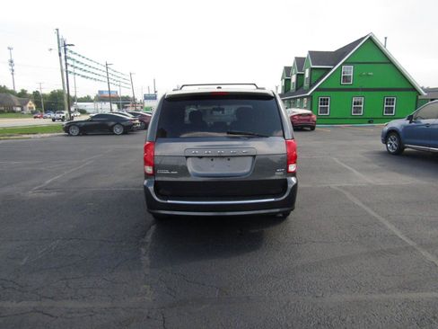 Used 2017 Dodge Grand Caravan SXT FWD image 6