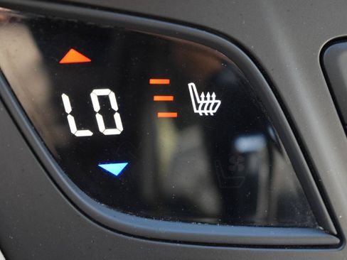 Used 2020 Buick Envision Essence AWD/4WD image 29