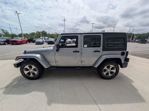 Used 2018 Jeep Wrangler Unlimited Sahara w/ Connectivity Group image 5
