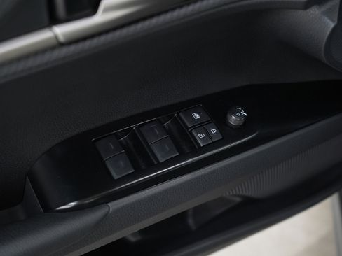 Used 2025 Toyota Camry SE image 17