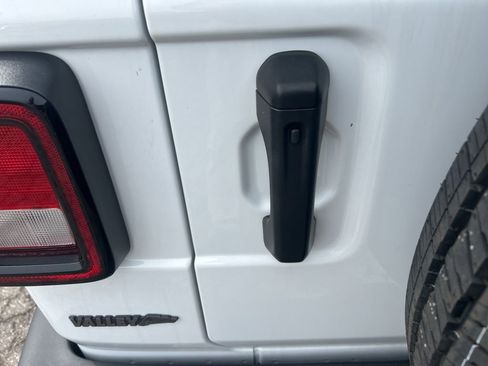 Used 2023 Jeep Wrangler Sport S image 6