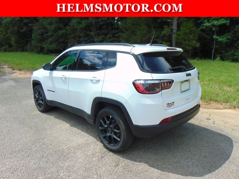 Certified 2025 Jeep Compass Latitude w/ Convenience Group AWD/4WD image 8
