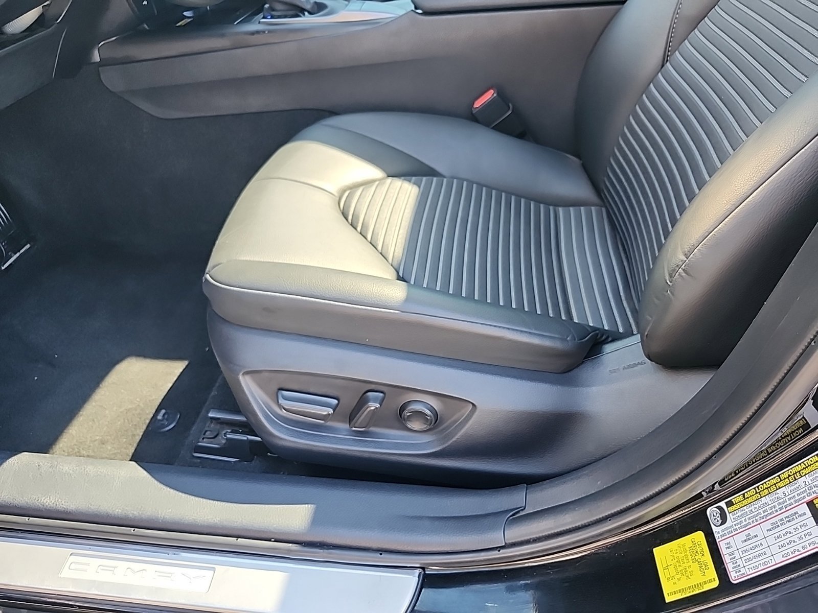 Used 2023 Toyota Camry SE w/ Audio Upgrade Package FWD image 9