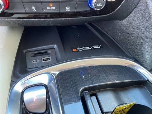 Used 2023 Buick Enclave Essence image 14