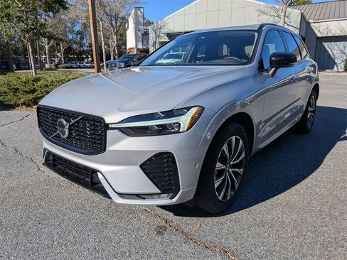 Certified 2025 Volvo XC60 B5 Plus image 8
