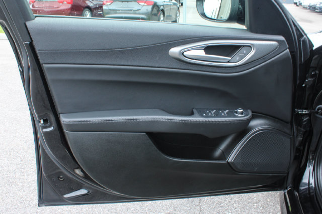 Used 2024 Alfa Romeo Giulia Ti AWD/4WD image 10