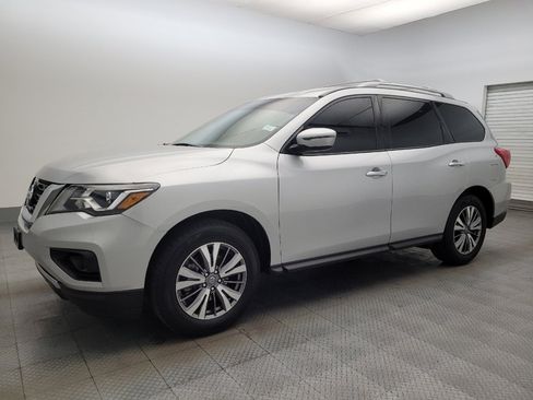 Used 2019 Nissan Pathfinder S image 2