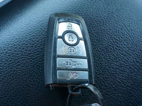 Certified 2022 Ford F250 Lariat w/ Black Appearance Package image 20