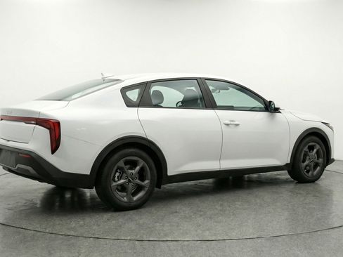 Used 2025 Kia K4 FWD image 9