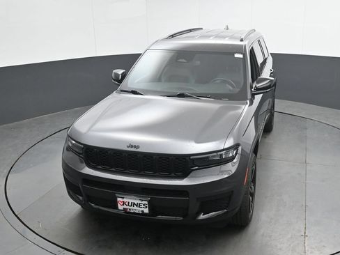 Used 2023 Jeep Grand Cherokee L Laredo AWD/4WD image 37
