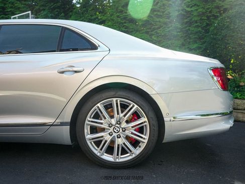 Used 2022 Bentley Flying Spur V8 image 5