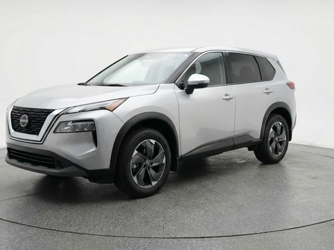 Used 2025 Nissan Rogue SV image 3