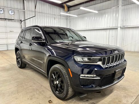 Used 2023 Jeep Grand Cherokee Limited RWD image 1