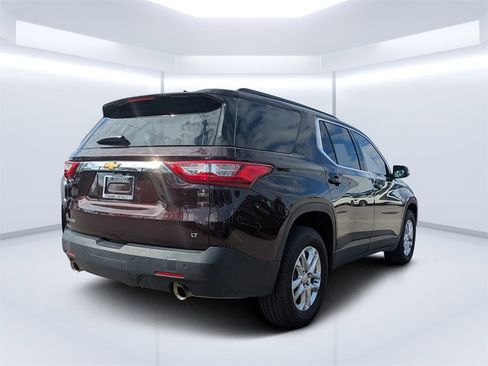 Used 2021 Chevrolet Traverse LT image 3