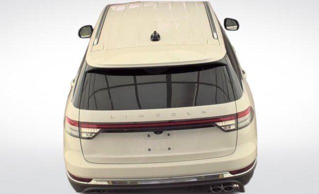 Used 2026 Lincoln Aviator AWD image 11