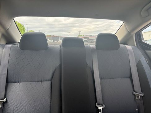 Used 2025 Nissan Versa SV FWD image 33