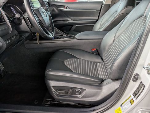 Used 2024 Toyota Camry SE image 11