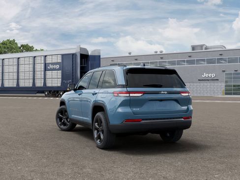 New 2026 Jeep Grand Cherokee Limited w/ Limited Altitude Package image 3