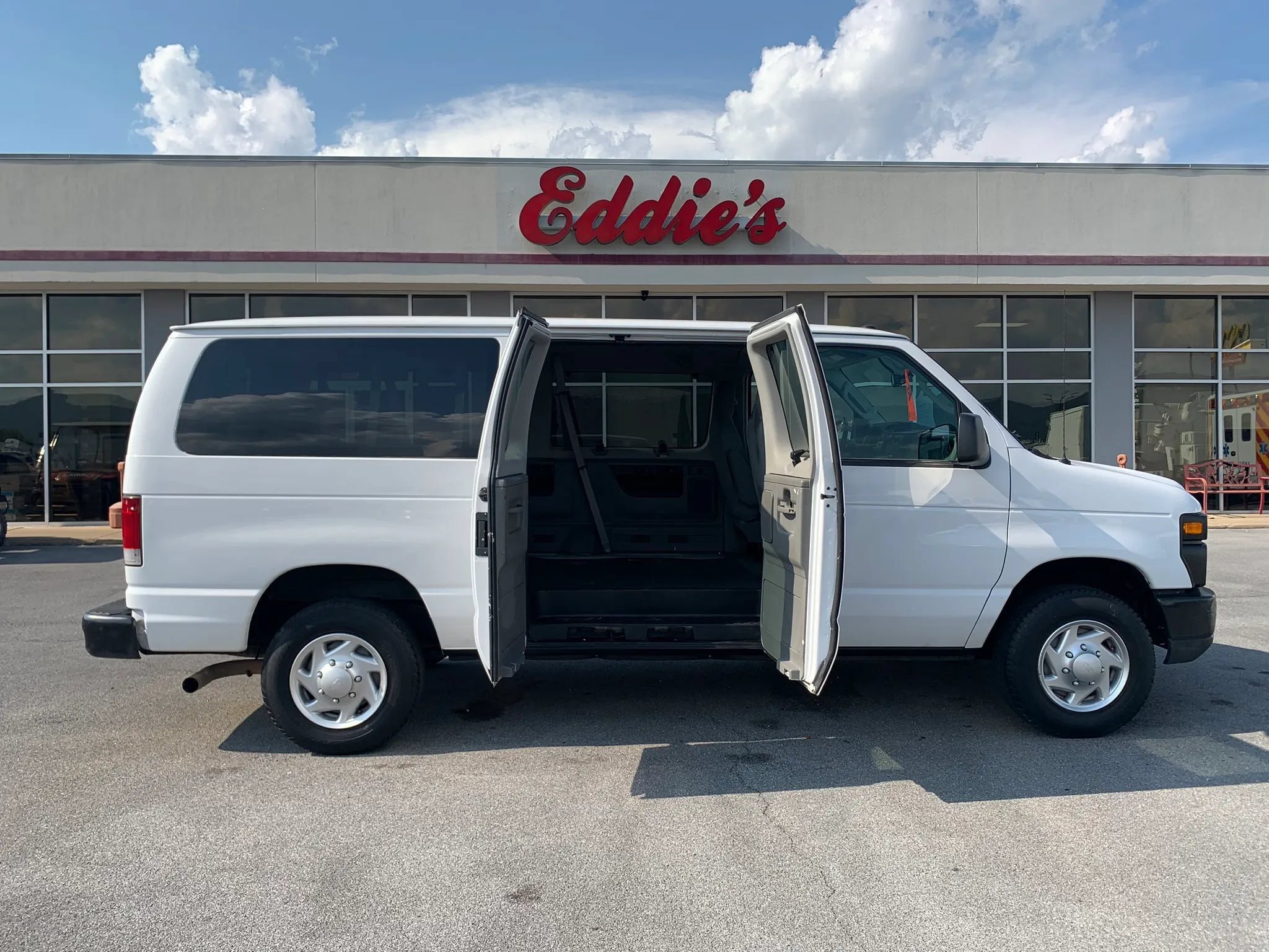 Used 2011 Ford E-350 and Econoline 350 XL w/ Interior Upgrade Pkg RWD image 23