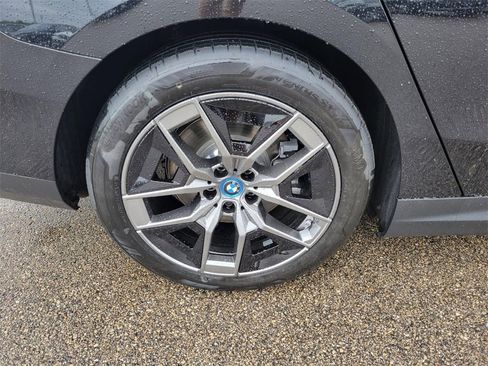 Used 2025 BMW i5 xDrive40 w/ Premium Package image 4