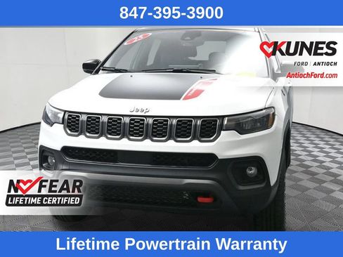 Used 2025 Jeep Compass Trailhawk AWD/4WD image 4