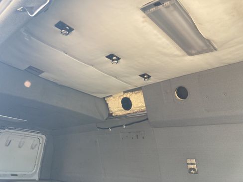 Used 2005 Ford E-350 and Econoline 350 Extended Super Duty RWD image 21