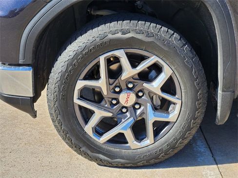 Used 2024 GMC Sierra 1500 SLT image 10