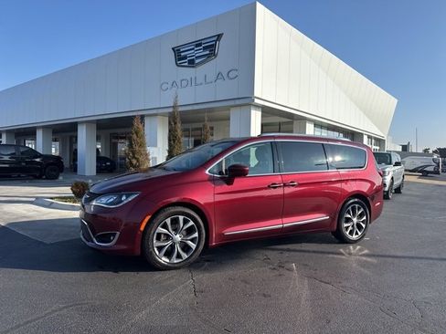 Used 2017 Chrysler Pacifica Touring-L Plus w/ Advanced Safetytec Group image 1