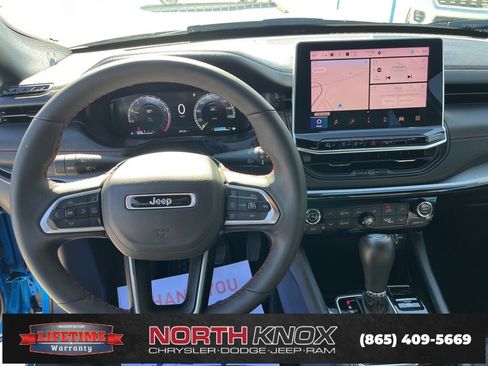 Used 2025 Jeep Compass Trailhawk w/ Trailhawk Elite Group image 8