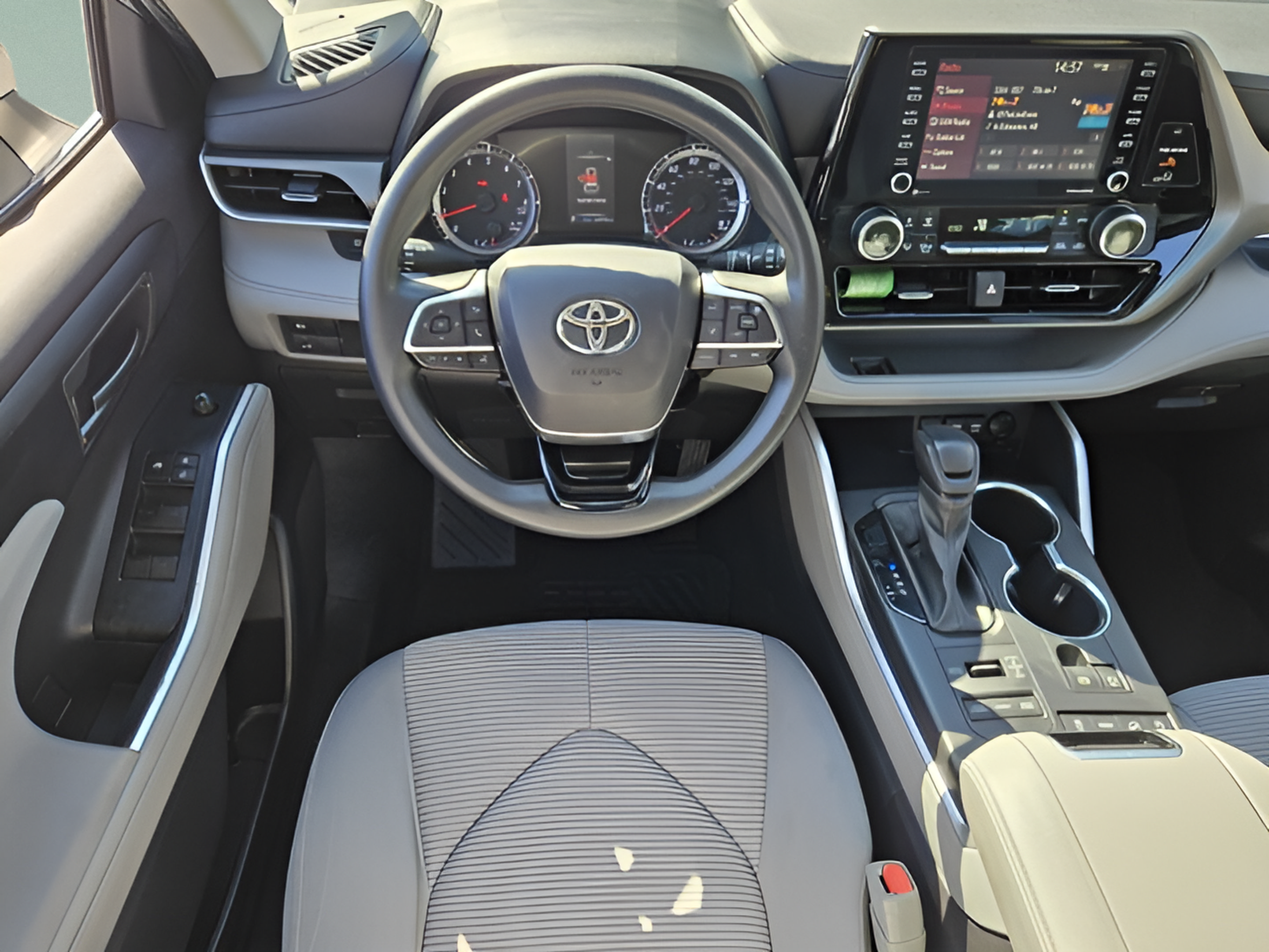 Certified 2020 Toyota Highlander L AWD/4WD image 12