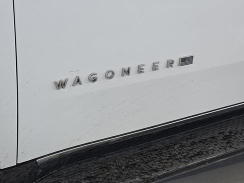 Used 2024 Jeep Wagoneer L Series II w/ Flexible Seating Group image 14