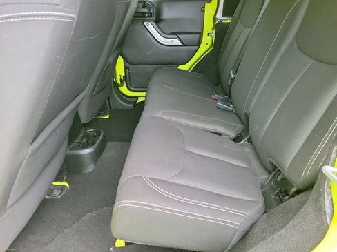 Used 2016 Jeep Wrangler Unlimited Sahara w/ Connectivity Group AWD/4WD image 15