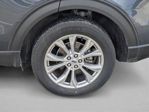 Used 2022 Ford Explorer XLT w/ Equipment Group 202A image 6