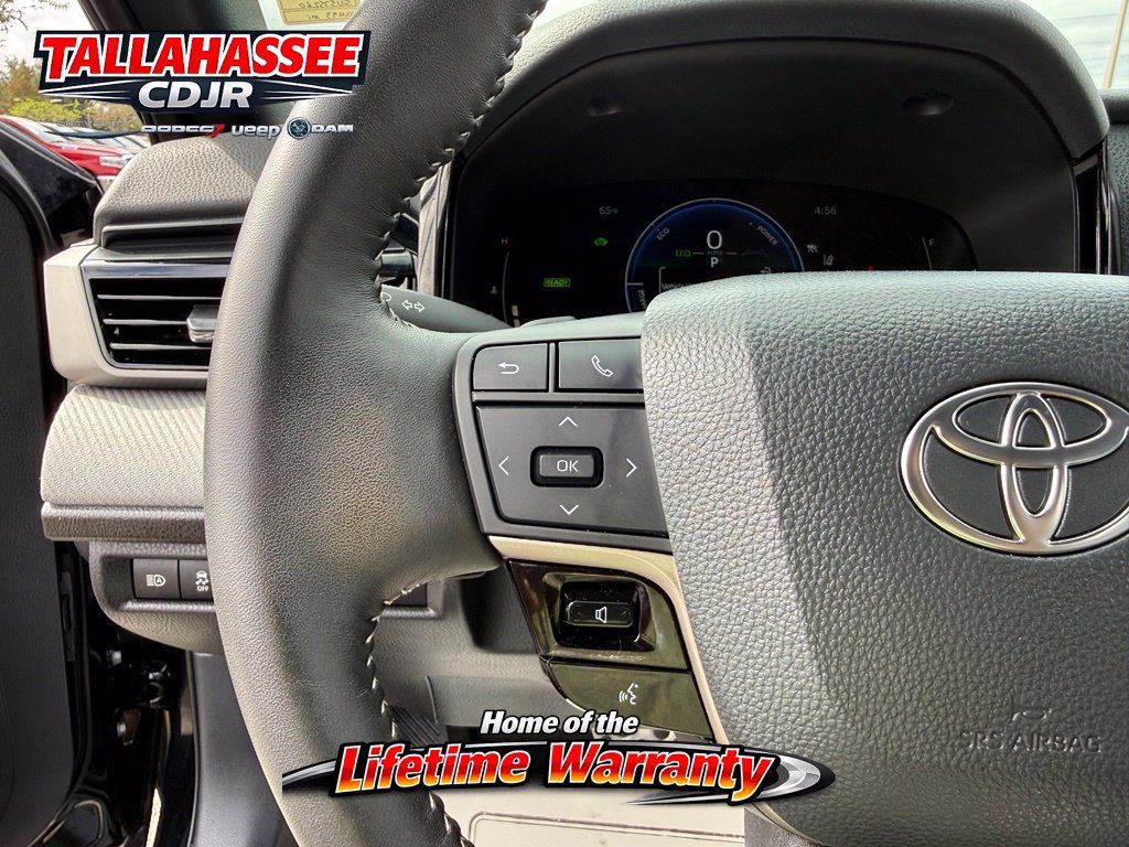 Used 2025 Toyota Camry SE w/ Convenience Package FWD image 21