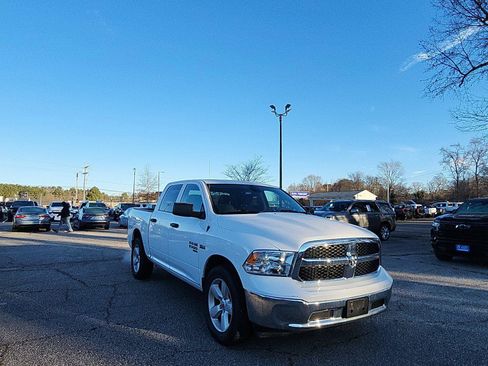 Used 2022 RAM 1500 Classic SLT image 7