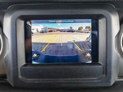 Used 2023 Jeep Gladiator Sport AWD/4WD image 17