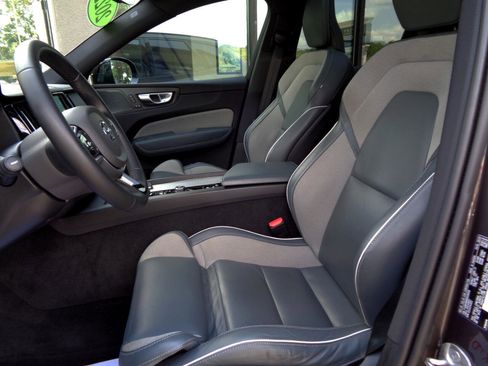 Used 2022 Volvo XC60 B6 R-Design image 9