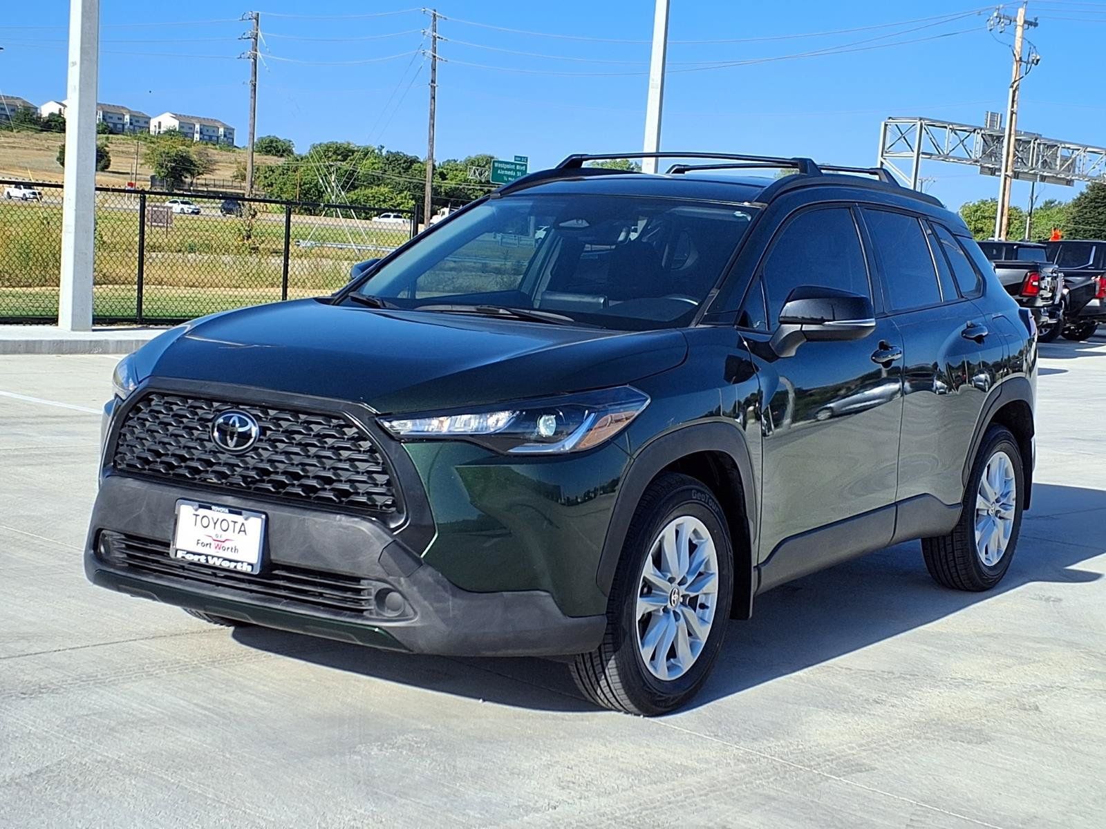 Used 2025 Toyota Corolla Cross LE FWD image 3