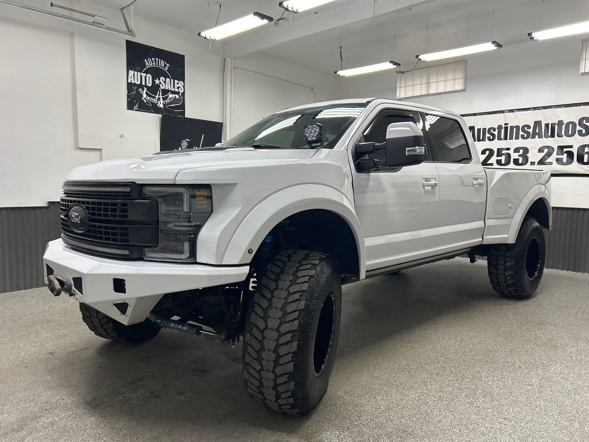 Used 2017 Ford F350 Lariat w/ Lariat Ultimate Package AWD/4WD image 3