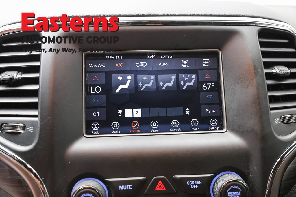 Used 2021 Jeep Grand Cherokee Laredo AWD/4WD image 21