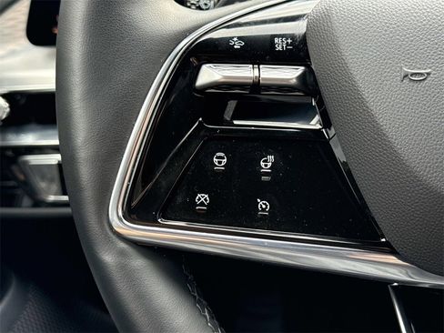 Used 2024 Cadillac Lyriq Luxury image 26