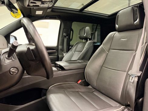 Used 2023 Cadillac Escalade Sport w/ LPO, ONYX Package AWD/4WD image 12