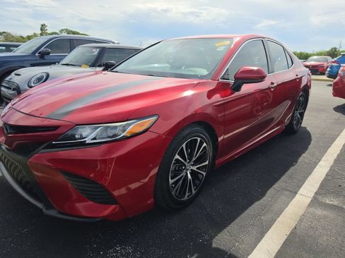 Used 2019 Toyota Camry SE FWD image 4