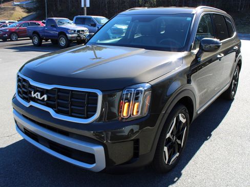 Used 2024 Kia Telluride S image 7