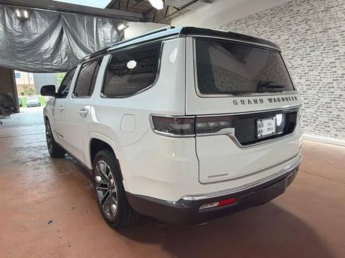Used 2022 Jeep Grand Wagoneer Series III AWD/4WD image 5