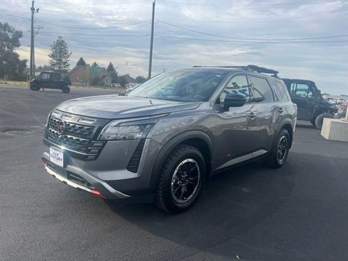 Used 2026 Nissan Pathfinder Rock Creek AWD/4WD image 3