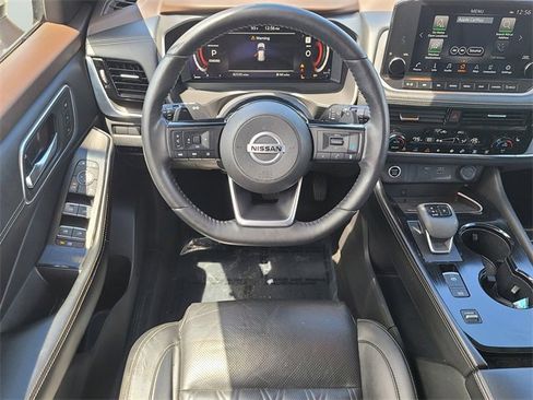 Used 2021 Nissan Rogue Platinum image 18