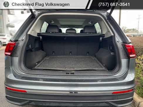 Used 2024 Volkswagen Tiguan SE w/ Panoramic Sunroof Package image 34
