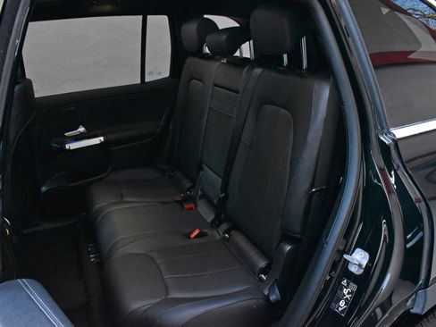 Used 2023 Mercedes-Benz EQB 300 4MATIC image 25